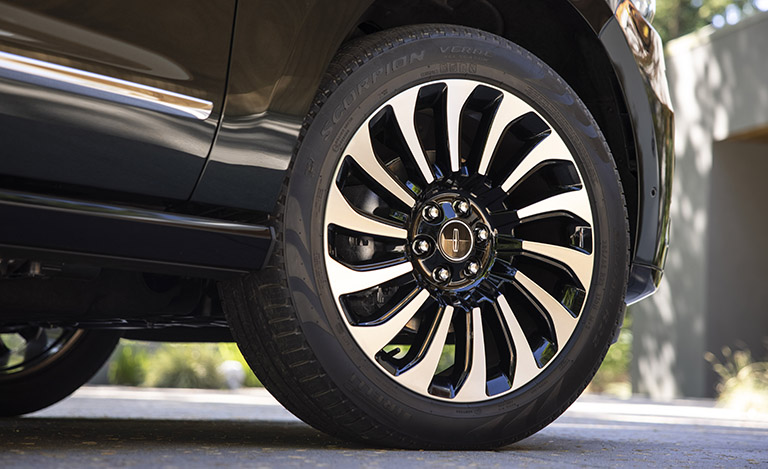 블랙 라벨 전용 22인치 알루미늄 휠